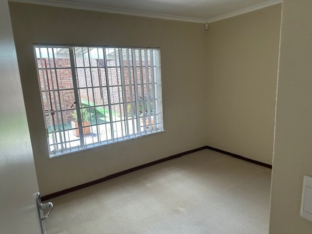 2 Bedroom Property for Sale in Wilro Park Gauteng