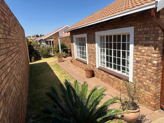 2 Bedroom Property for Sale in Wilro Park Gauteng