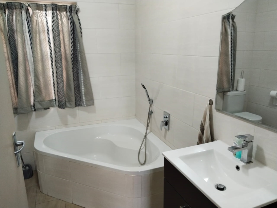3 Bedroom Property for Sale in Zwartkop Gauteng