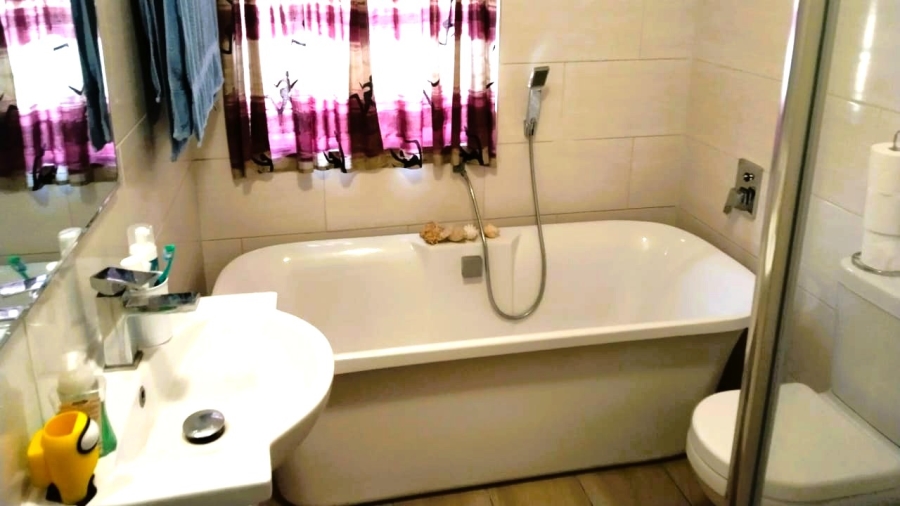 3 Bedroom Property for Sale in Zwartkop Gauteng