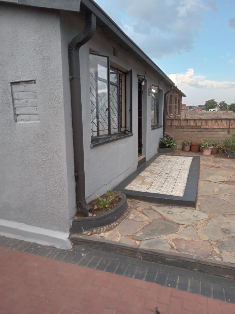 2 Bedroom Property for Sale in Esangweni Gauteng