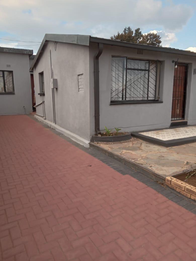 2 Bedroom Property for Sale in Esangweni Gauteng