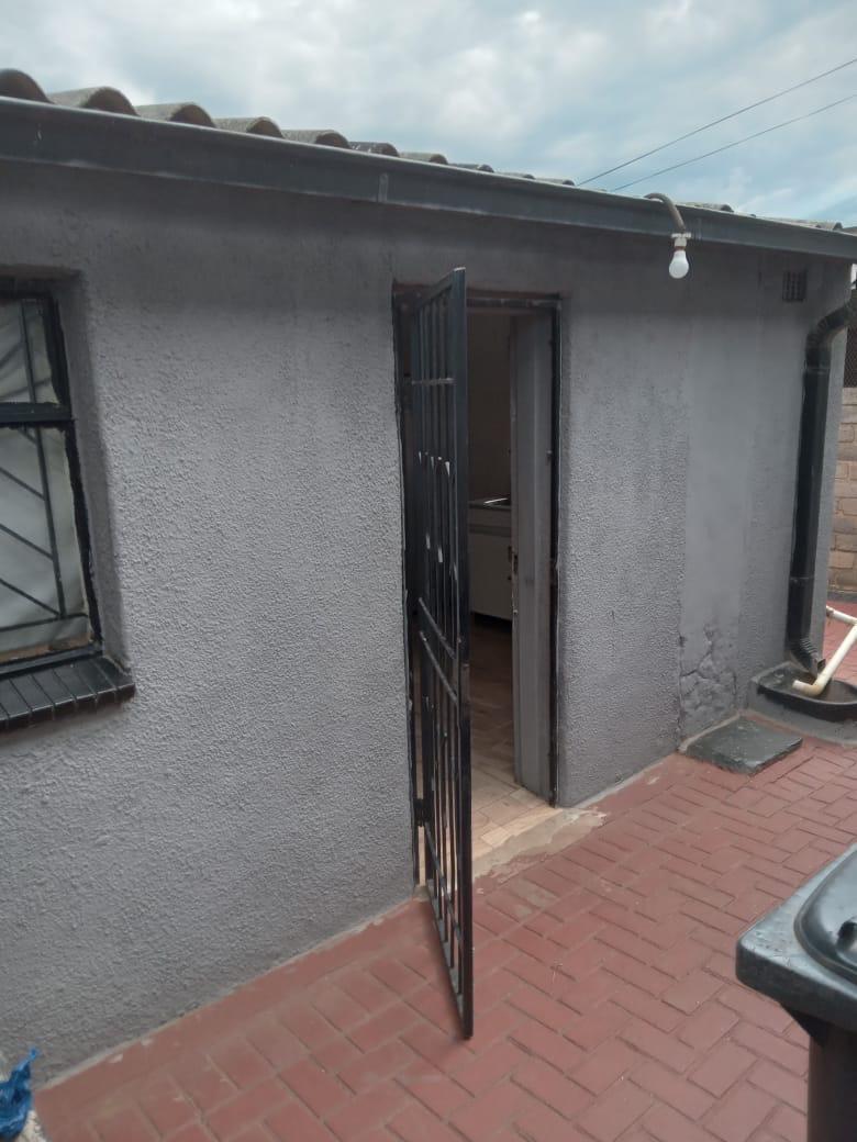 2 Bedroom Property for Sale in Esangweni Gauteng