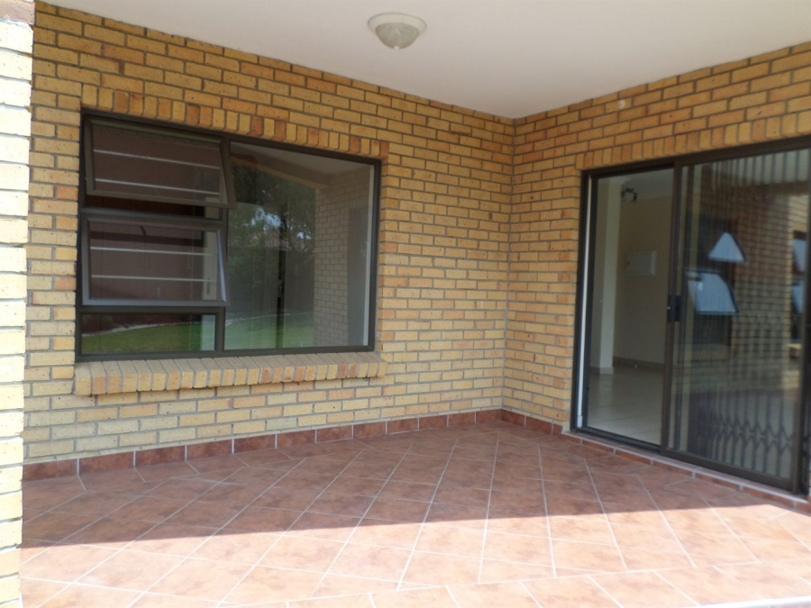 To Let 2 Bedroom Property for Rent in Farrarmere Gauteng
