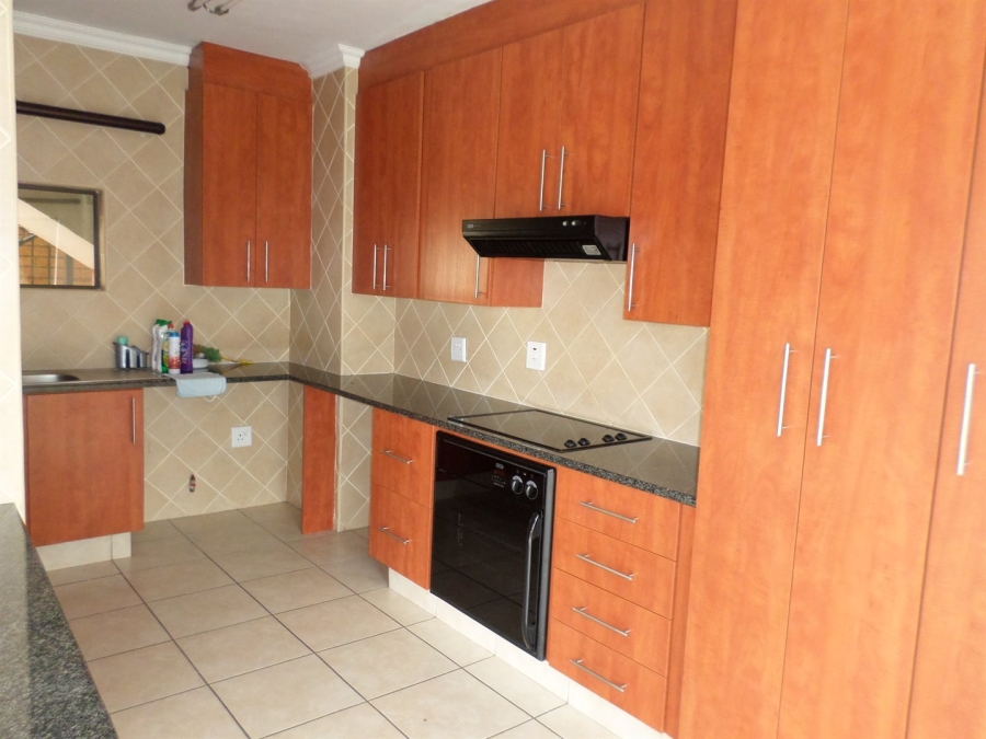 To Let 2 Bedroom Property for Rent in Farrarmere Gauteng
