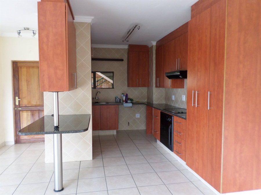 To Let 2 Bedroom Property for Rent in Farrarmere Gauteng