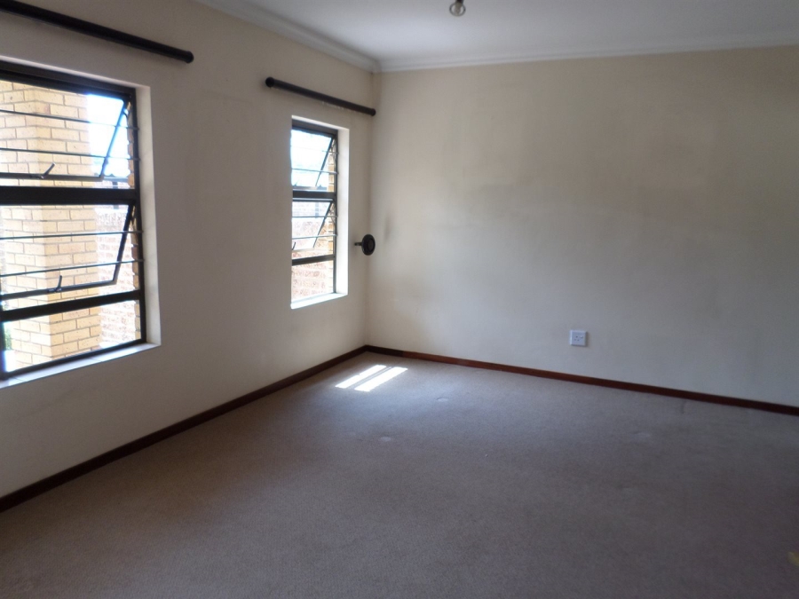 To Let 2 Bedroom Property for Rent in Farrarmere Gauteng