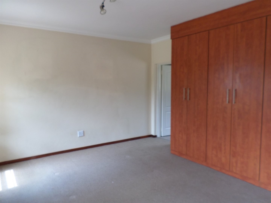 To Let 2 Bedroom Property for Rent in Farrarmere Gauteng