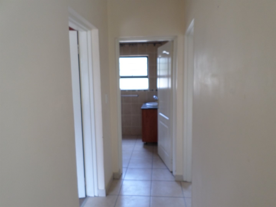 To Let 2 Bedroom Property for Rent in Farrarmere Gauteng