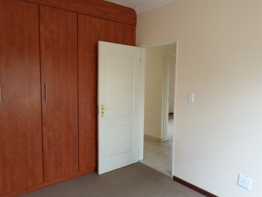 To Let 2 Bedroom Property for Rent in Farrarmere Gauteng