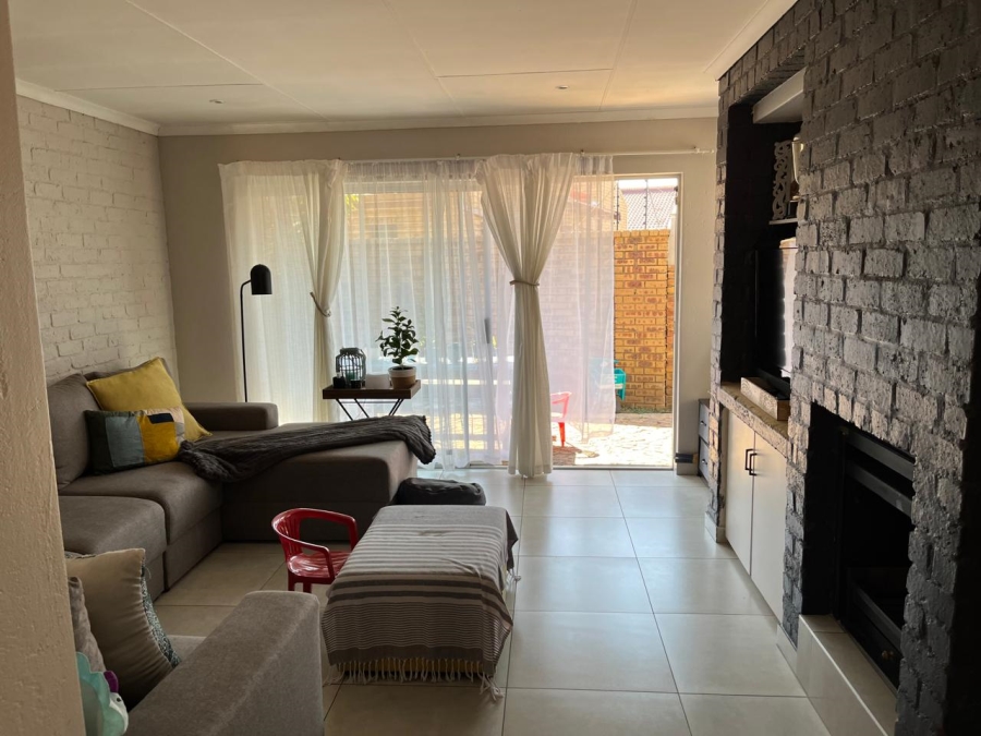 To Let 3 Bedroom Property for Rent in Sunward Park Gauteng