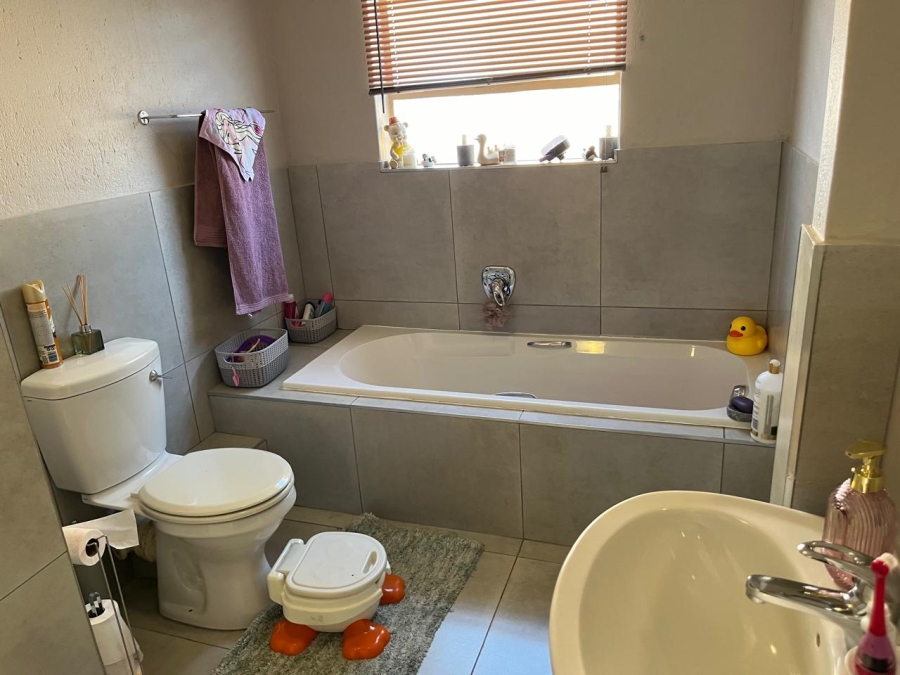 To Let 3 Bedroom Property for Rent in Sunward Park Gauteng