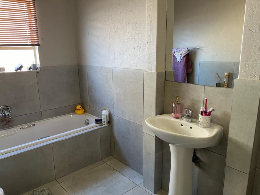 To Let 3 Bedroom Property for Rent in Sunward Park Gauteng