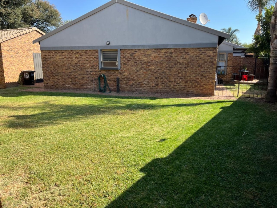 To Let 3 Bedroom Property for Rent in Sunward Park Gauteng