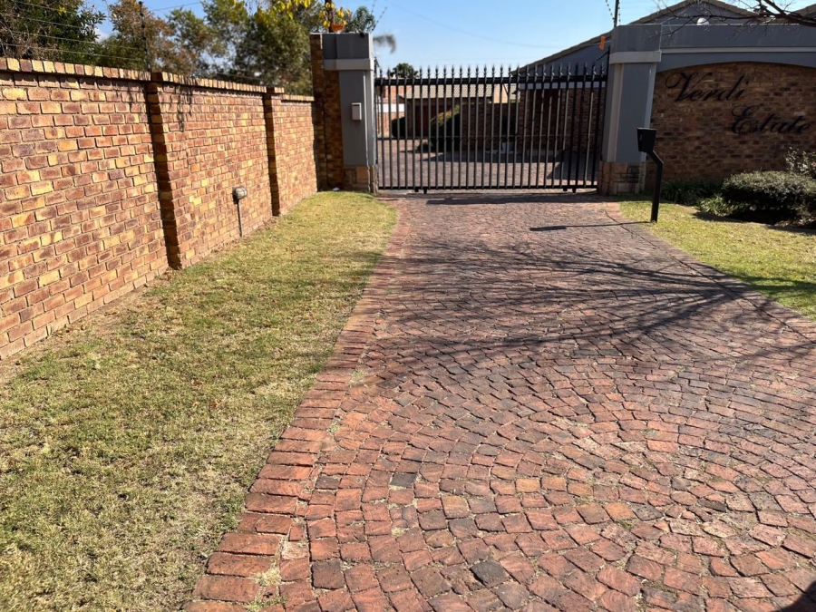 To Let 3 Bedroom Property for Rent in Sunward Park Gauteng