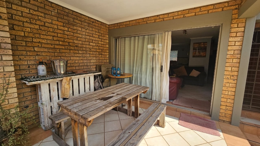 To Let 2 Bedroom Property for Rent in Equestria Gauteng