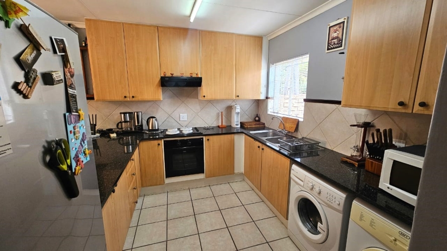 To Let 2 Bedroom Property for Rent in Equestria Gauteng