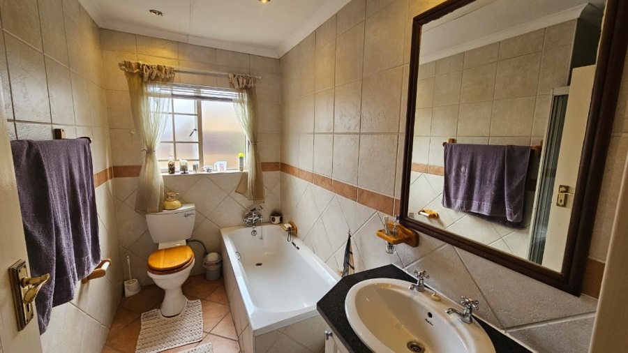 To Let 2 Bedroom Property for Rent in Equestria Gauteng