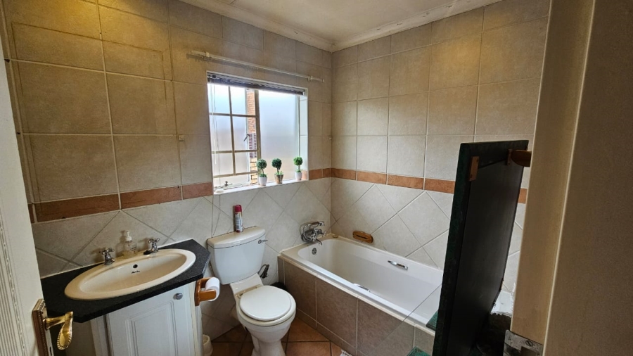 To Let 2 Bedroom Property for Rent in Equestria Gauteng