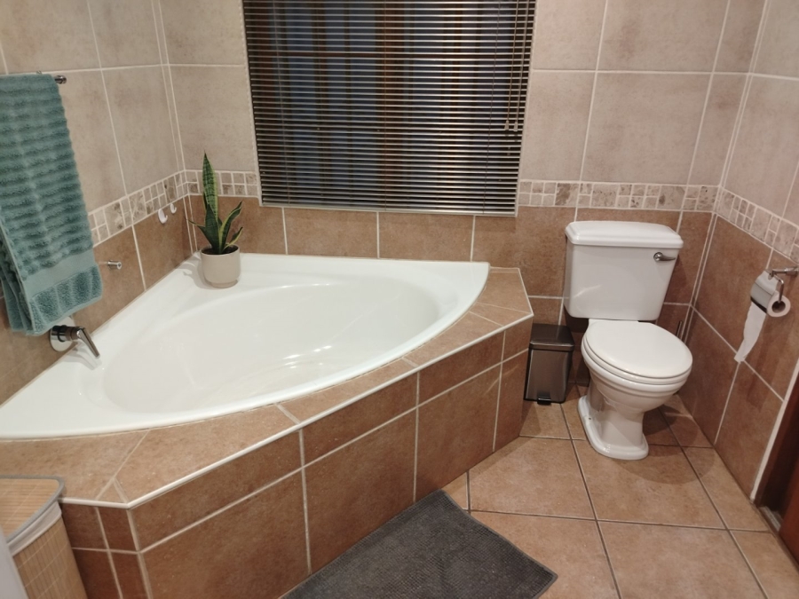 3 Bedroom Property for Sale in Green Acres Estate Gauteng