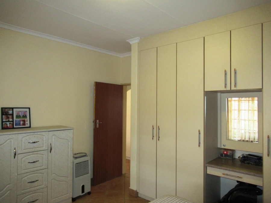 2 Bedroom Property for Sale in Erasmus Gauteng