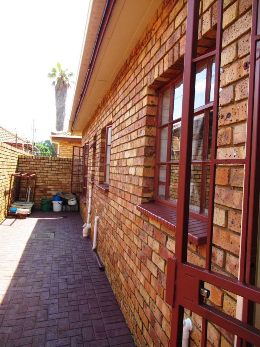2 Bedroom Property for Sale in Erasmus Gauteng