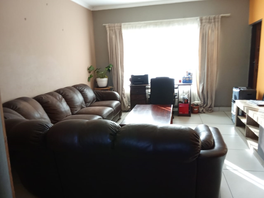 2 Bedroom Property for Sale in Meredale Gauteng