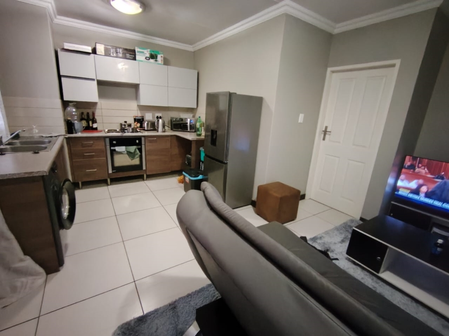 1 Bedroom Property for Sale in Rooihuiskraal North Gauteng