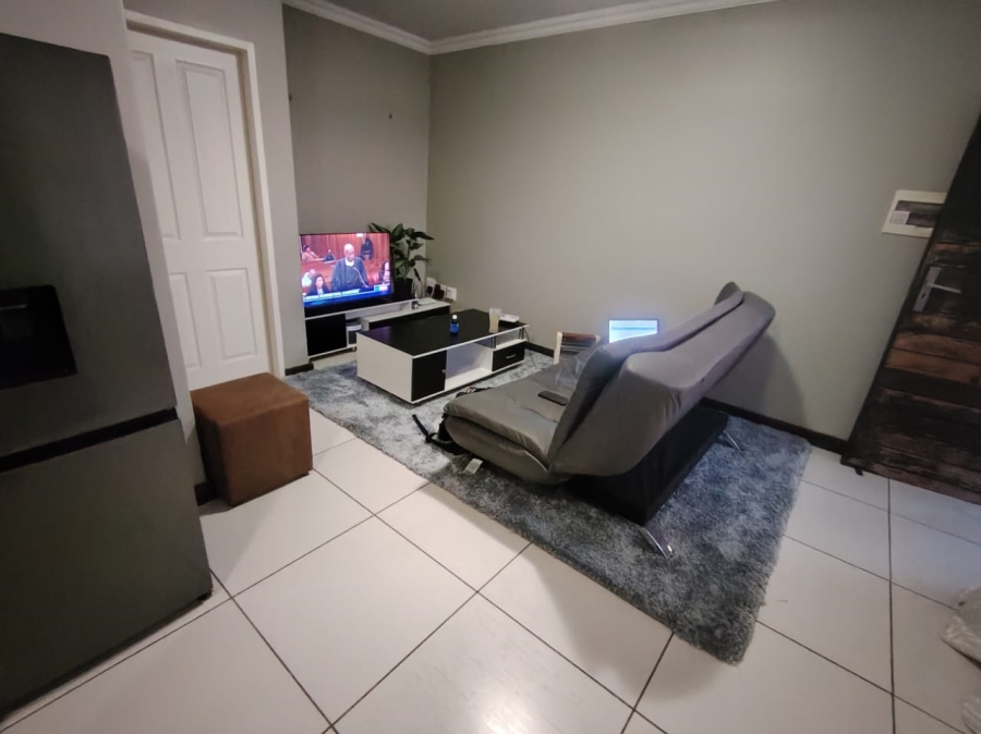1 Bedroom Property for Sale in Rooihuiskraal North Gauteng