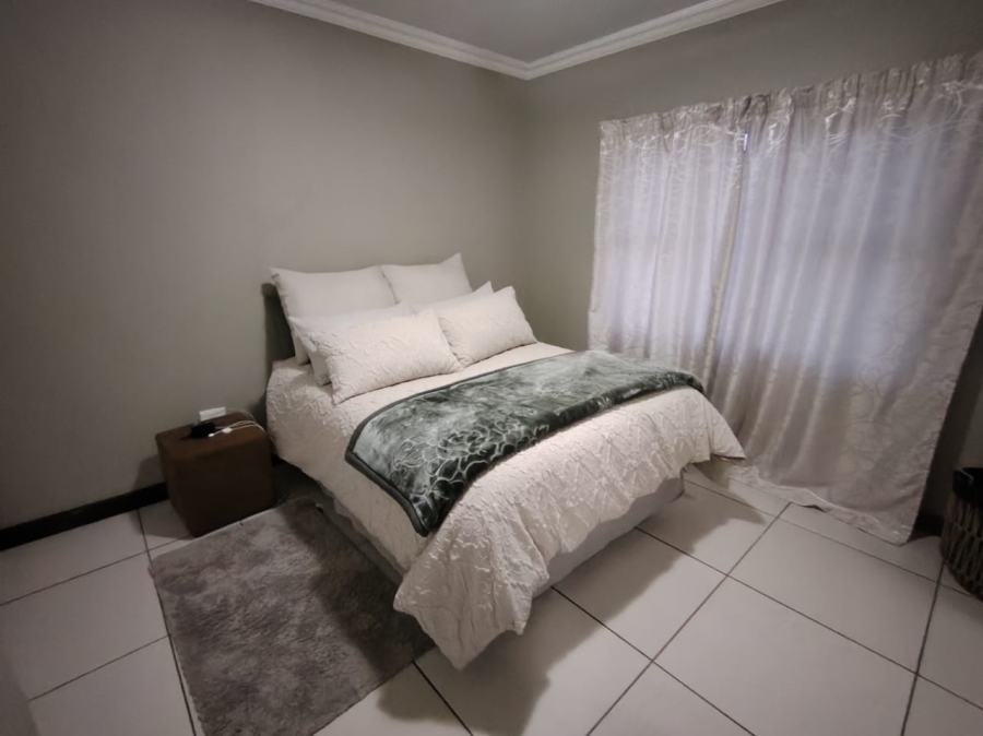 1 Bedroom Property for Sale in Rooihuiskraal North Gauteng