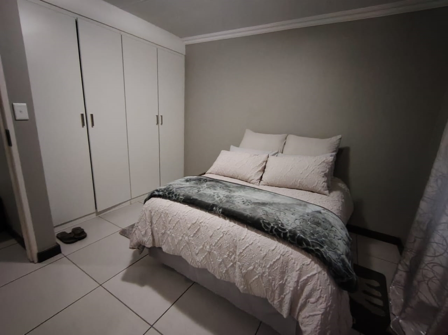 1 Bedroom Property for Sale in Rooihuiskraal North Gauteng