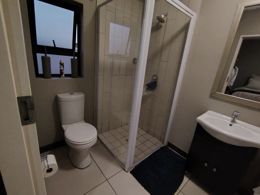 1 Bedroom Property for Sale in Rooihuiskraal North Gauteng