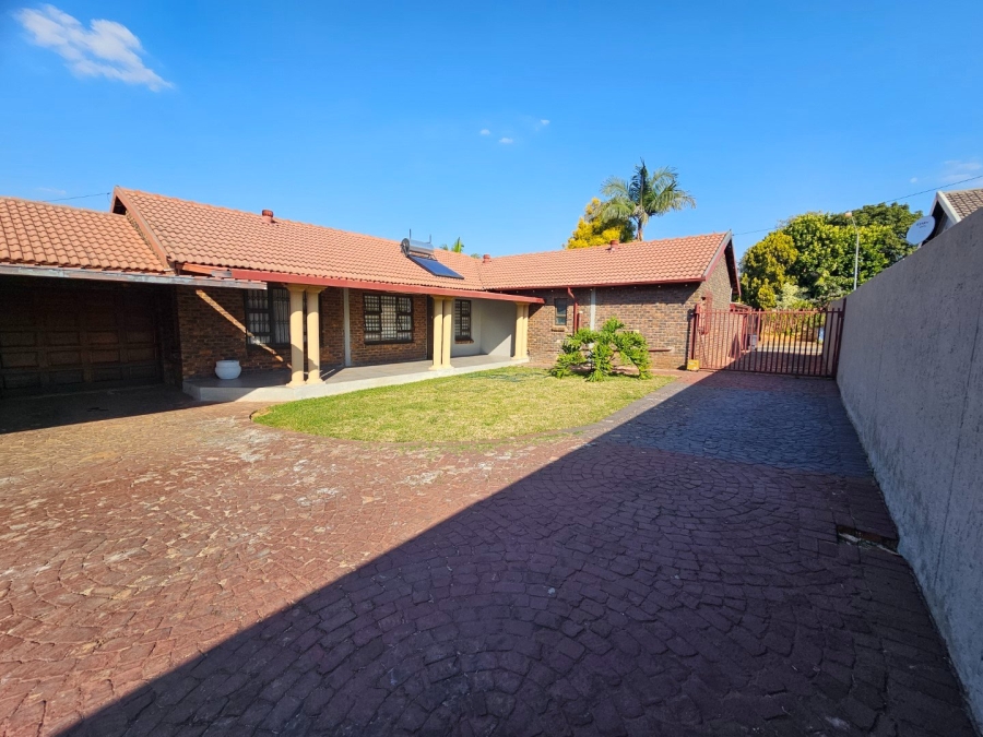 5 Bedroom Property for Sale in Montana Gauteng