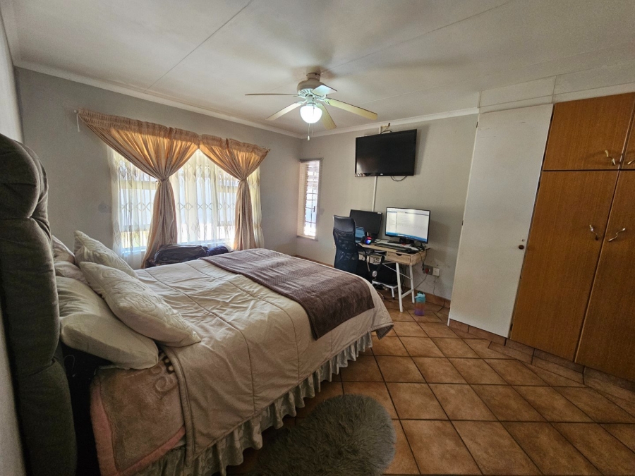 5 Bedroom Property for Sale in Montana Gauteng