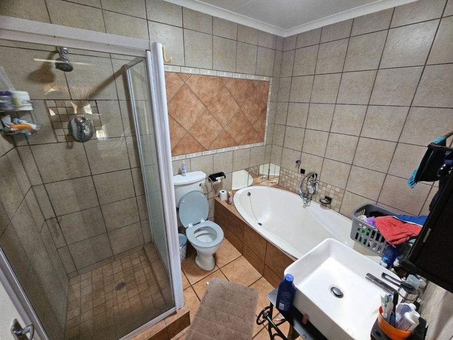 5 Bedroom Property for Sale in Montana Gauteng