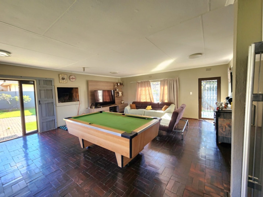 3 Bedroom Property for Sale in Glen Marais Gauteng