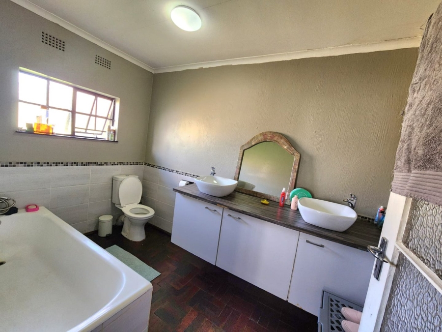 3 Bedroom Property for Sale in Glen Marais Gauteng