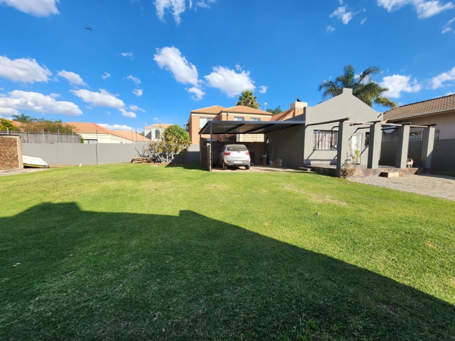 3 Bedroom Property for Sale in Glen Marais Gauteng