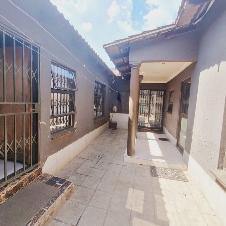 6 Bedroom Property for Sale in Rabie Ridge Gauteng