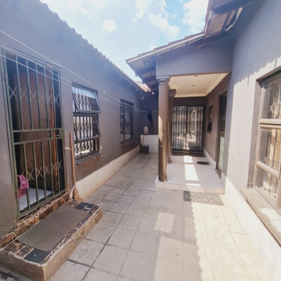 6 Bedroom Property for Sale in Rabie Ridge Gauteng