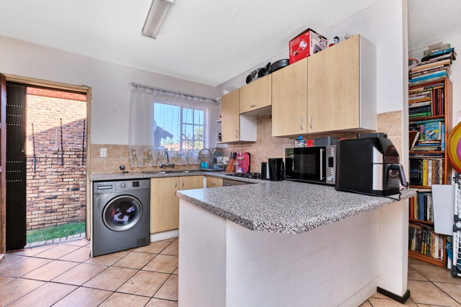 2 Bedroom Property for Sale in Wilgeheuwel Gauteng