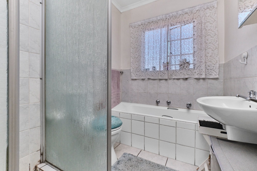 2 Bedroom Property for Sale in Wilgeheuwel Gauteng