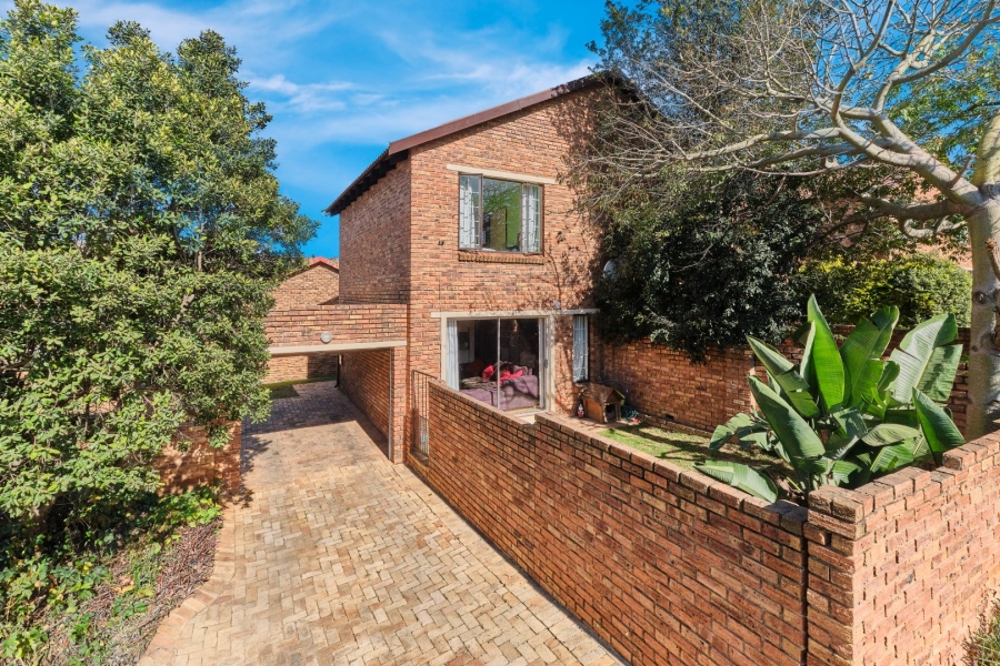 2 Bedroom Property for Sale in Wilgeheuwel Gauteng