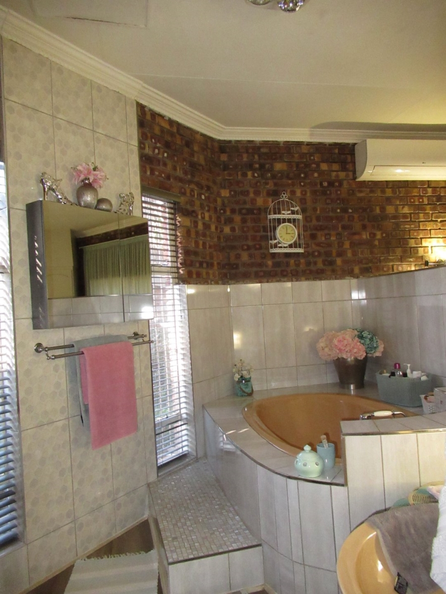 5 Bedroom Property for Sale in Rayton Gauteng