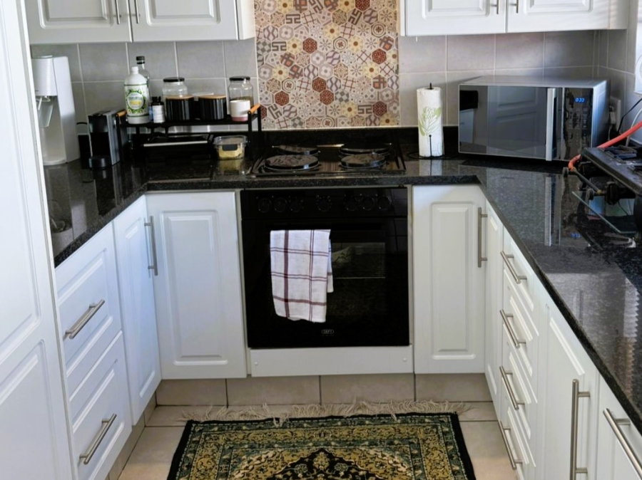 To Let 2 Bedroom Property for Rent in Northwold Gauteng