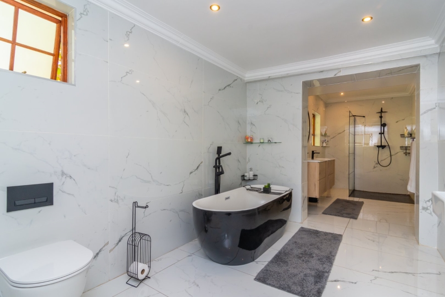 4 Bedroom Property for Sale in Lonehill Gauteng