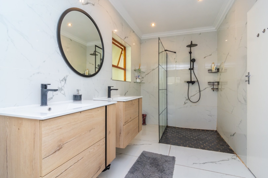 4 Bedroom Property for Sale in Lonehill Gauteng