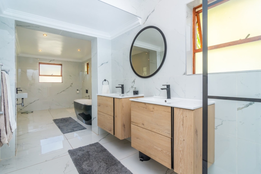 4 Bedroom Property for Sale in Lonehill Gauteng