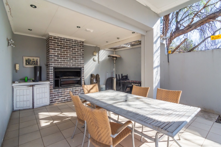 4 Bedroom Property for Sale in Lonehill Gauteng