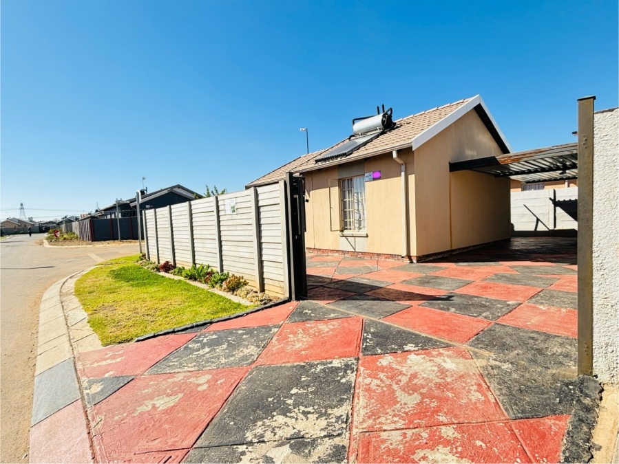 2 Bedroom Property for Sale in Sky City Gauteng